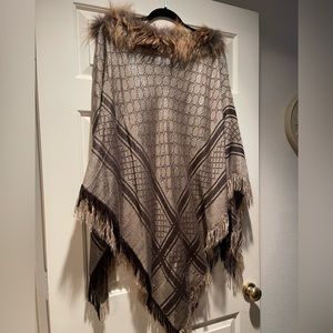 Gucci poncho with GG monogram & fox fur on the neck.
